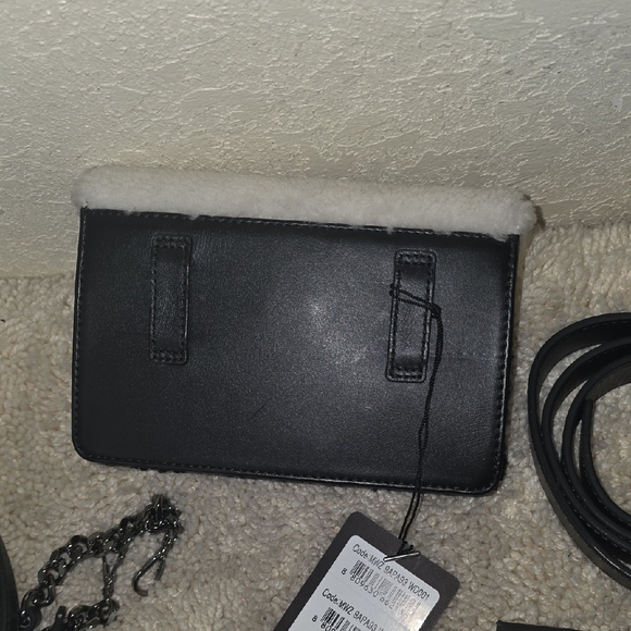 MCM Black and White Crossbody Bag with Sleek Design - Picture 10 of 15